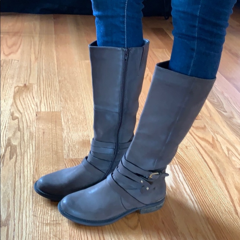 Steve Madden Boot style: Albany size: 8